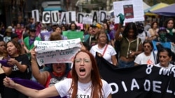 Mujeres participan en una manifestación para conmemorar el Día Internacional de la Mujer, en Caracas, Venezuela, el 8 de marzo de 2025. REUTERS/Gaby Oraa