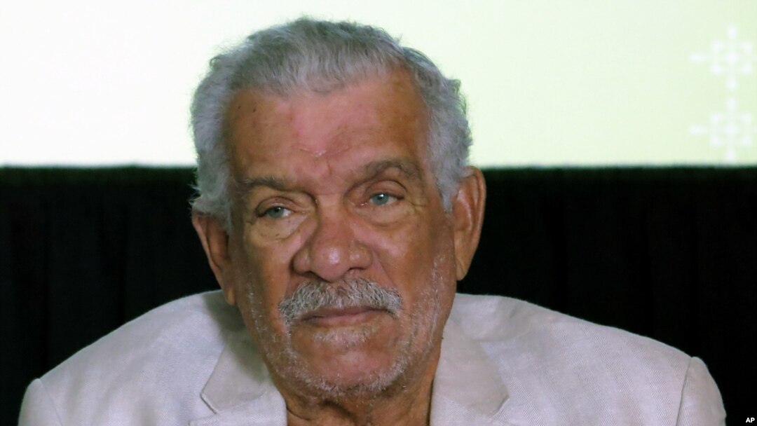 FILE - The recipient of the 1992 Nobel Prize in Literature Derek Walcott attends a news conference in Mexico City, April 1, 2014. 
