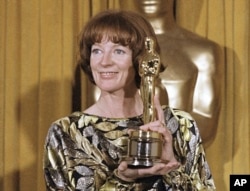 FILE - Actress Maggie Smith holds her Oscar for best supporting actress in the film 'California Suite' in Los Angeles, California, April 9, 1979.