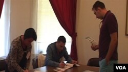 Gradjani glasaju na današnjim predsedničkim izborima u Makedoniji.