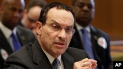 Vincent Gray busca la reelección para alcalde de Washington DC en comicios primarios que se realizan hoy.