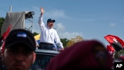 El presidente de Nicaragua, Daniel Ortega, llega a la plaza Juan Pablo II para celebrar el 39 aniversario de la revolución sandinista, en Managua, Nicaragua, el jueves 19 de julio de 2018.