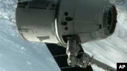Hồi tháng 5, phi thuyền chở hàng không người lái SpaceX Dragon đã tiếp tế cho trạm không gian trong một chuyến bay thử