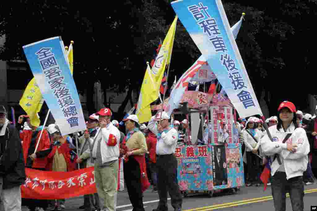 国民党1月8号在台北举行“为台湾赞出来”大游行(美国之音赵婉成拍摄)