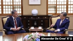 알렉산더 드 크루 UNDP 총재(사진 왼쪽)가 조현 한국 외교부 장관과 회담하고 있는 모습. (2026년 5월 21일)