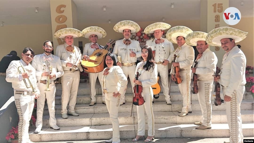 El grupo mariachi Águilas de México ejecutó un cambio en la dinámica de sus servicios con motivo de este Día de la Madre.