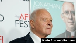 L'acteur Anthony Hopkins lors de la première du film "Les deux papes" pendant l'AFI Fest 2019 à Los Angeles, en Californie, le 18 novembre 2019. 