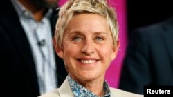 DeGeneres, de 61 años, una de las celebridades homosexuales más prominentes de EE. UU. y actualmente presentadora del programa de entrevistas "The Ellen DeGeneres Show", recibirá el Carol Burnett Award.