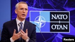 Sekretaris Jenderal NATO Jens Stoltenberg dalam konferensi pers di Brussel, Belgia Senin (3/4). 