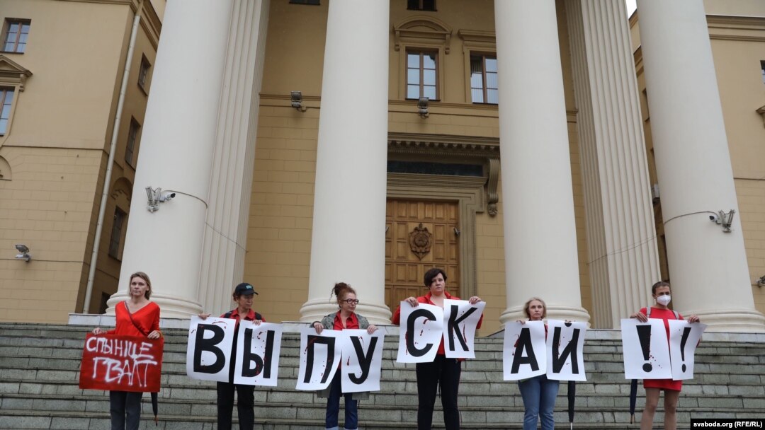 Пикет у здания КГБ Беларуси. Архивное фото. 19 августа 2020