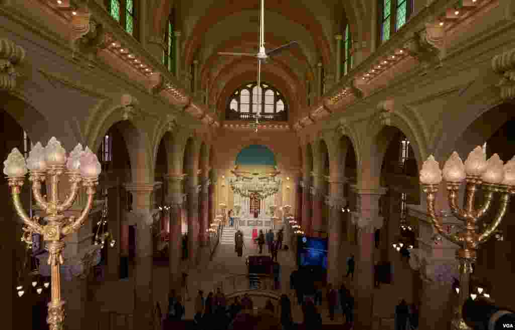 The temple of the Eliyahu Hanavi Synagogue in Alexandria, Egypt, is composed of two structures: the main building, which is the synagogue itself, and a second building allocated to women. (Hamada Elrasam/VOA)