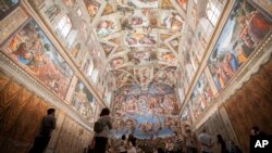 Kapel Sistine di Museum Vatikan ketika dibuka kembali, Roma, Senin 1 Juni 2020. (Foto: AP)