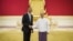 2014年11月13日美国总统奥巴马与缅甸总统吴登盛握手