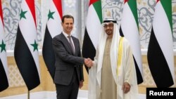 Presiden Uni Emirat Arab Sheikh Mohammed bin Zayed Al Nahyan menerima kunjungan Presiden Suriah Bashar Al Assad di Abu Dhabi hari Minggu (19/3).