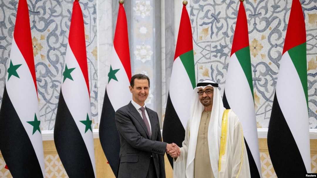 Presiden Suriah Bashar al-Assad bertemu dengan Presiden Uni Emirat Arab Sheikh Mohamed bin Zayed Al Nahyan di Abu Dhabi pada 19 Maret 2023. (Foto:Hamad Al Kaabi/UAE Presidential Court/Handout via Reuters)