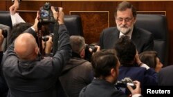 En una comparecencia semanal en el Parlamento, Rajoy dijo que la aplicación del Artículo 155 de la Constitución española es la única respuesta posible para restaurar la legalidad en Cataluña.