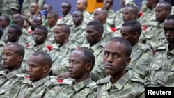 Abasirikare ba Somaliya bari mu guhabwa inygisho kw'ikambi ya Turukiya i Mogadishu, muri Somaliya, kw'itariki ya 30/09/2017
