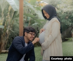 Aditia Hadi Saputra bersama istrinya, baru menyambut kehadiran putri pertamanya awal Januari 2025 (dok. pribadi)