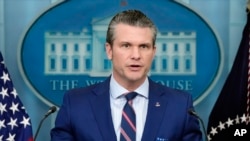 Menteri Pertahanan AS Pete Hegseth berbicara dalam konferensi pers di Gedung Putih, Washington, pada 30 Januari 2025. (Foto: AP/Alex Brandon)