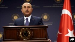 Menteri Luar Negeri Turki Mevlut Cavusoglu memimpin pertemuan [ara Menlu negara anggota OKI di Istanbul, Selasa 1/8 (Foto: dok). 