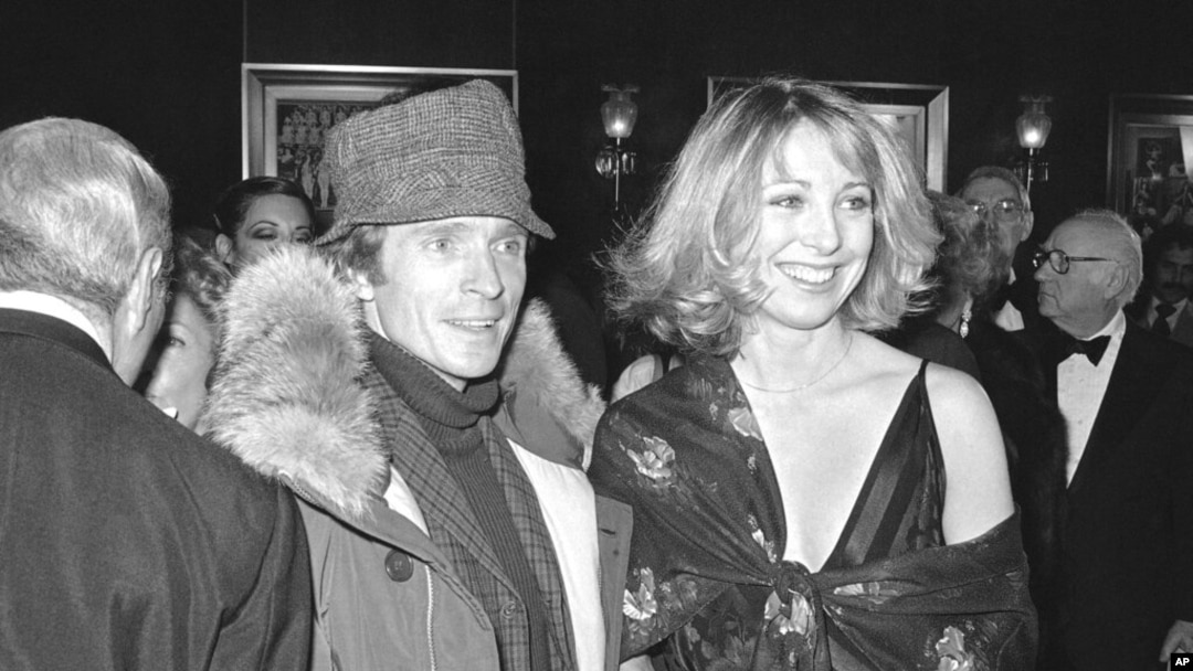 FILE - Dick Cavett and Teri Garr, one of the stars of "Close Encounters of the Third Kind," attend a premiere of the movie at the Ziegfeld Theater in New York, Nov. 15, 1977.