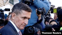 Michael Flynn, exasesor de Seguridad Nacional de la administración Trump, Michael Flynn, sale del tribunal en el Distrito Columbia el 24 de junio de 2020.