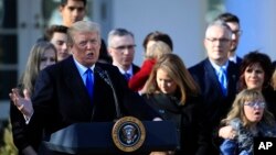 ປະທານາທິບໍດີ ດໍໂນລ ທຣໍາ ກ່າວຄໍາປາໄສ ຢູ່ໃນສວກຸຫລາບ ຂອງທໍານຽບຂາວ ຕໍ່ພວກນັກເຄື່ອນໄຫວສະໜັບສະໜຸນການມີຊີວິດ ທີ່ໄດ້ໂຮມຊຸມນຸມກັນ ໃນໂອກາດຄົບຮອບ 45 ປີ ແຫ່ງການເດີນຂະບວນປະຈໍາປີ ເພື່ອສະໜັບສະໜຸນ ການເກີດມາມີຊີວິດ ໃນວັນສຸກ ທີ 19, 2018 