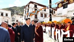 시진핑 중국 국가주석이 22일 티베트 자치구 라싸 외곽의 드레풍 수도원을 방문했다.