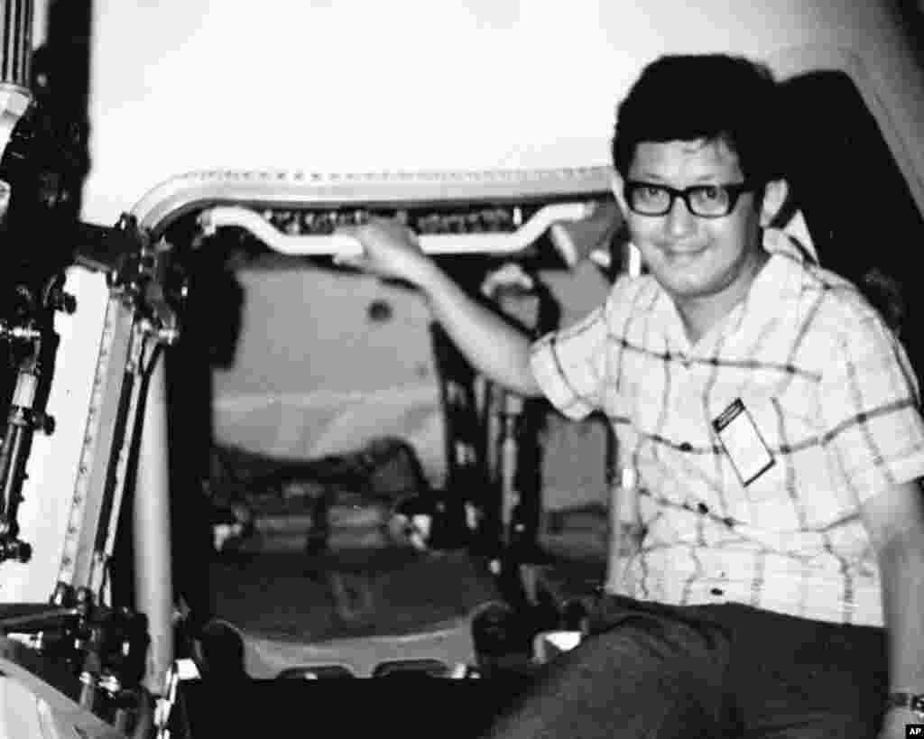 老照片回顾：美国之音中文广播70年