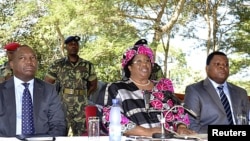 A presidente Joyce Banda falando à imprensa, este sábado, em Lilongwe