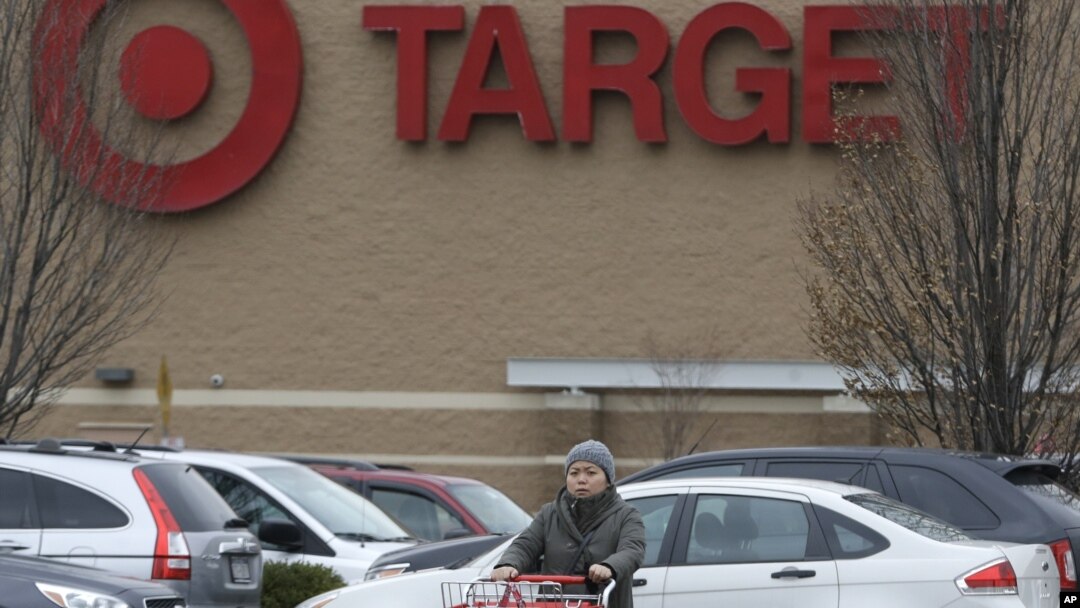 Target informó a sus clientes que siguen investigando y que para que estén segura de la legitimidad de sus correspondencias pueden visitar la página web de la tienda donde publican todos sus comunicados.