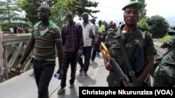 Les 184 accusés ressortissants du Burundi sont extradés de la RDC vers le Burundi, 31 janvier 2017. (VOA/Christophe Nkurunziza)