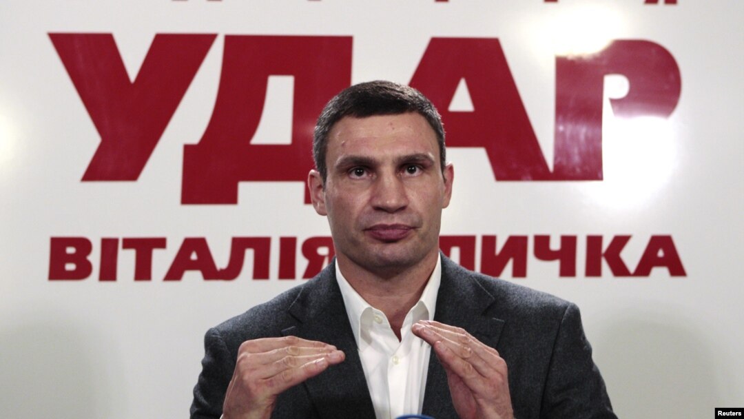 El boxeador y lider de UDAR (golpe) Vitaly Klitschko desafiará al presidente Viktor Yanukovich en Ucrania.