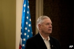 FILE - Senator Amerika Serikat Lindsey Graham di Yerusalem, 8 Oktober 2024. (Maya Alleruzzo/AP)