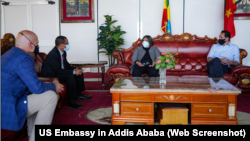 L'ambassadeur des Etats-Unis en visite dans la région du Tigré, en Ethiopie, le 23 mars 2021.