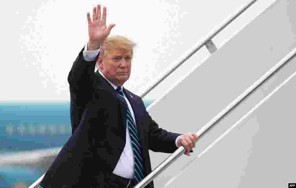 美國總統特朗普乘坐空軍一號離開越南。 &nbsp;