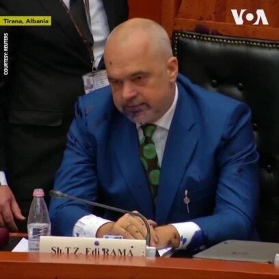 Thủ tướng Albania 'ăn mực' vì chế giễu đảng đối lập