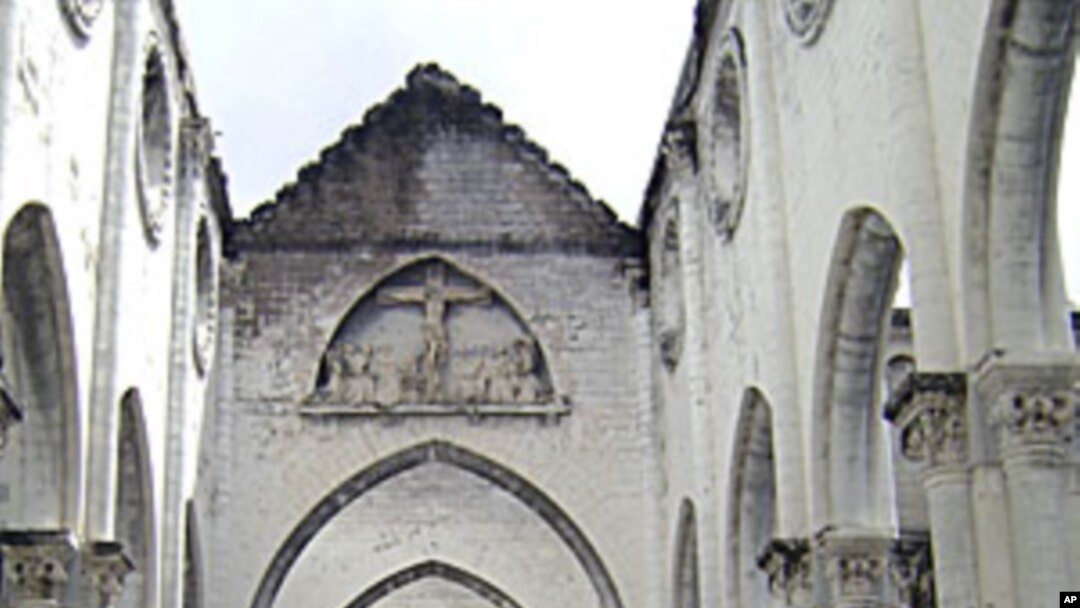 A general view shows the deserted ruins of the old Cathedral church in Somalia's capital Mogadishu, (File)