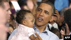 Presidenti Obama kritikon republikanët për mbylljen e vendeve të punës dhe rritjen e taksave për punonjësit.