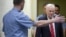 Ratko Mladić ulazi u sudnici Tribunala u Hagu na izricanje presude kojom je osuđen na doživotni zatvor, 22, novembar 2017.