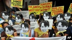Activists from the Free Burma Coalition holding masks depicting Burmese democracy icon Aung San Suu Kyi hold a rally in front of the Burmese embassy in Manila, 17 Nov 2010