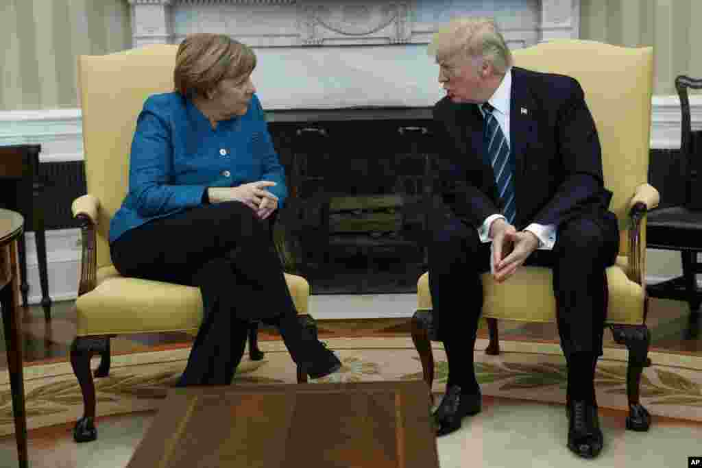 Rankont ant Prezidan Donald Trump ak Chanselye Alman Angela Merkel nan Biwo Oval Mezon Blanch la nan Washington vandredi, 17 mas, 2017. (AP Photo / Evan Vucci)