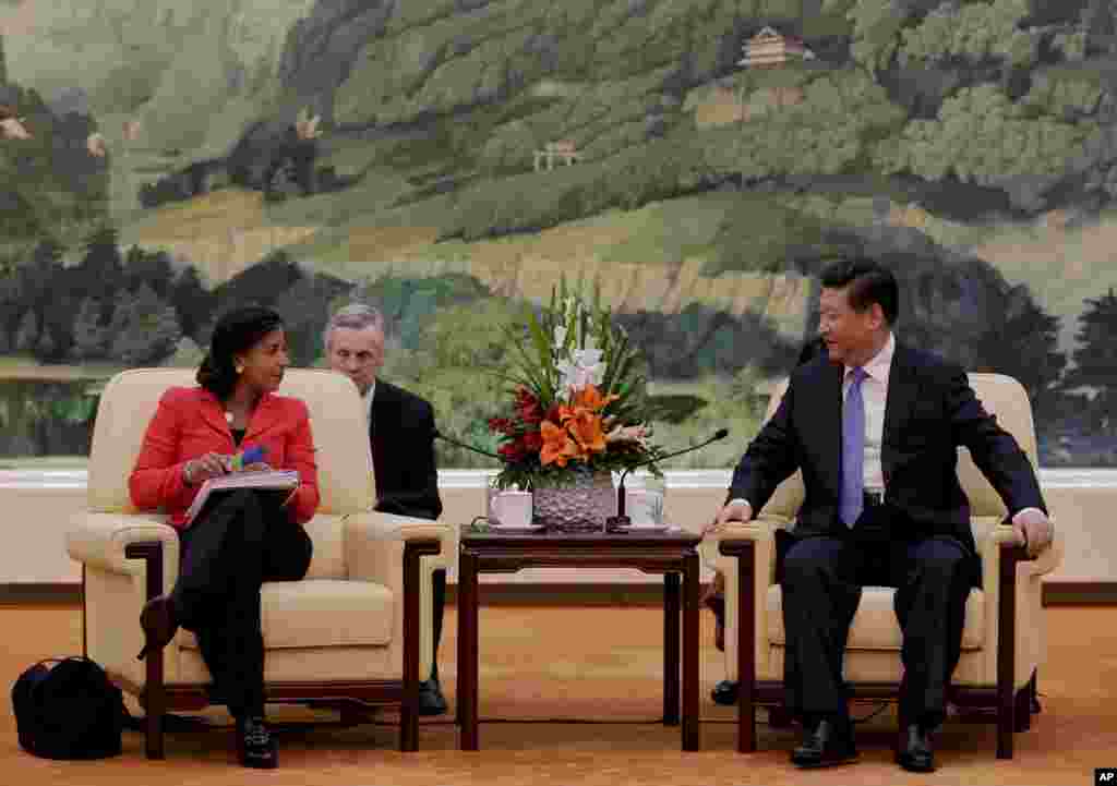 အမေရိကန်အမျိုးသားလုံခြုံရေးအကြံပေး Susan Rice နဲ့ တရုတ်သမ္မတ ရှီကျင်းပင်တို့ တွေ့ဆုံစဉ်