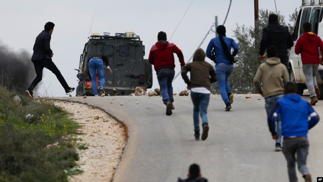 Demonstran Palestina memrotes perluasan permukiman Israel di Desa Beita dekat Nablus, Tepi Barat (foto: dok). 