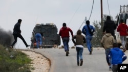 지난 3월 요르단강 서안 마을 베이타에서 이스라엘 정착촌 건설에 반대하는 시위가 벌어졌다.