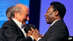 Pelé (gauche) et Sepp Blatter 