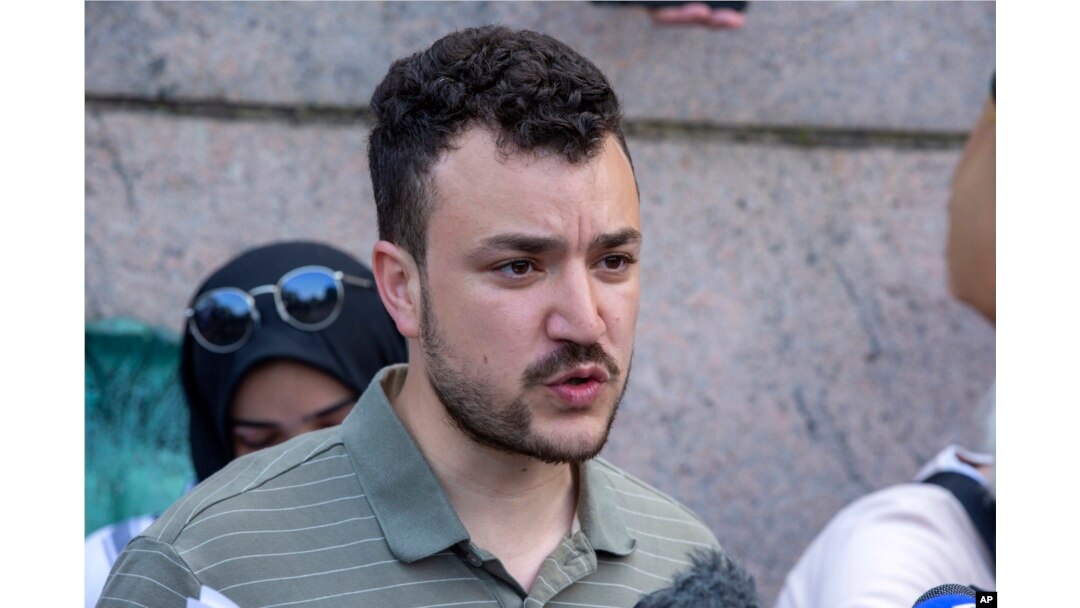Mahmud Halil o'tgan yili Kolumbiya universitetida Falastinni yoqlovchi, Isroilni qoralovchi namoyishlarga yetakchilik qilgan
