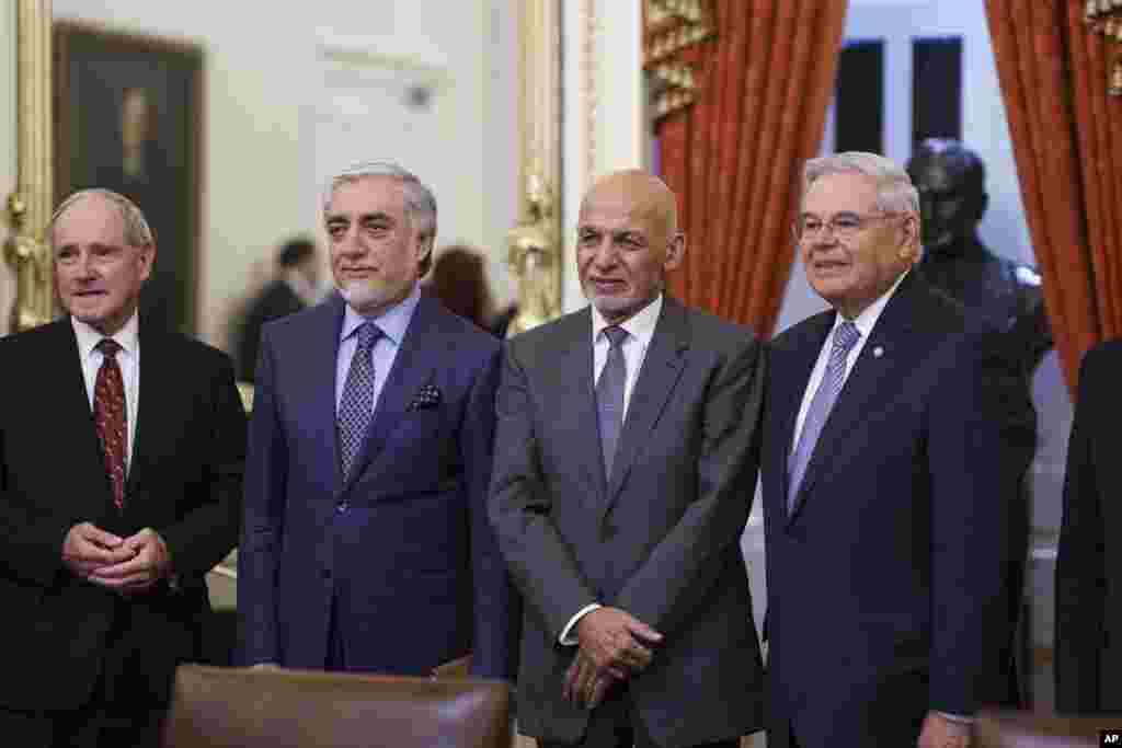 عبدالله عبدالله رییس شورای عالی مصالحۀ ملی افغانستان نیز در دیدار با رهبران سنا، آقای غنی را همراهی می&zwnj;کرد