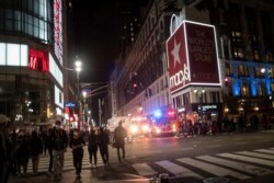 La icónica tienda Macy's en la calle 34, en Manhattan, Nueva York, fue uno de los sitios a los que acudió la policía para frenar los saqueos en la noche del lues 1 de junio de 2020.