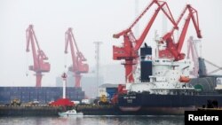 Sebuah kapal tanker minyak mentah terlihat di Pelabuhan Qingdao, Provinsi Shandong, China, 21 April 2019. (Foto: REUTERS/Jason Lee)